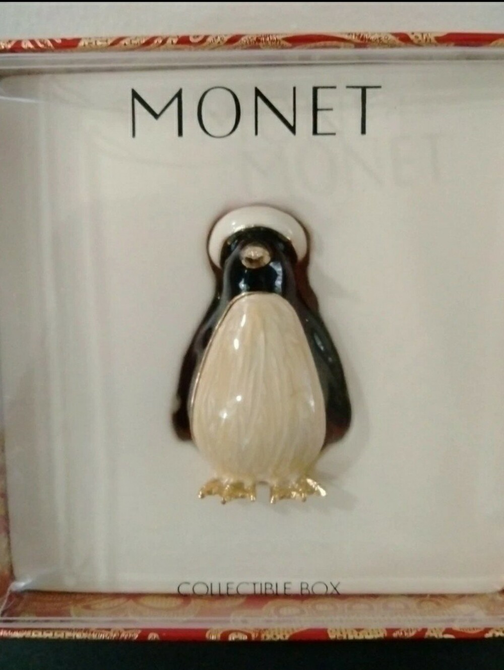 Monet Penguin w/red/white Santa Hat Collectible w/ Box MNRUBB46 (New)